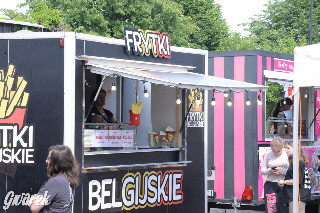 Foodtrucki w Tarnowskich Górach. Co serwują i za ile?