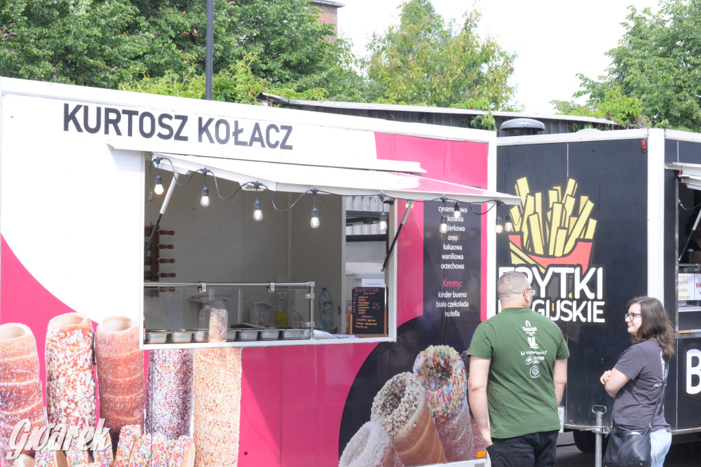 Foodtrucki w Tarnowskich Górach. Co serwują i za ile?