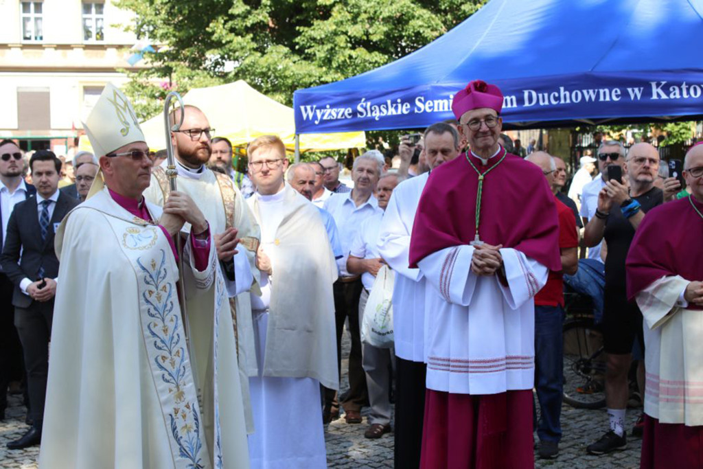 Doroczna pielgrzymka mężczyzn do Piekar Śląskich