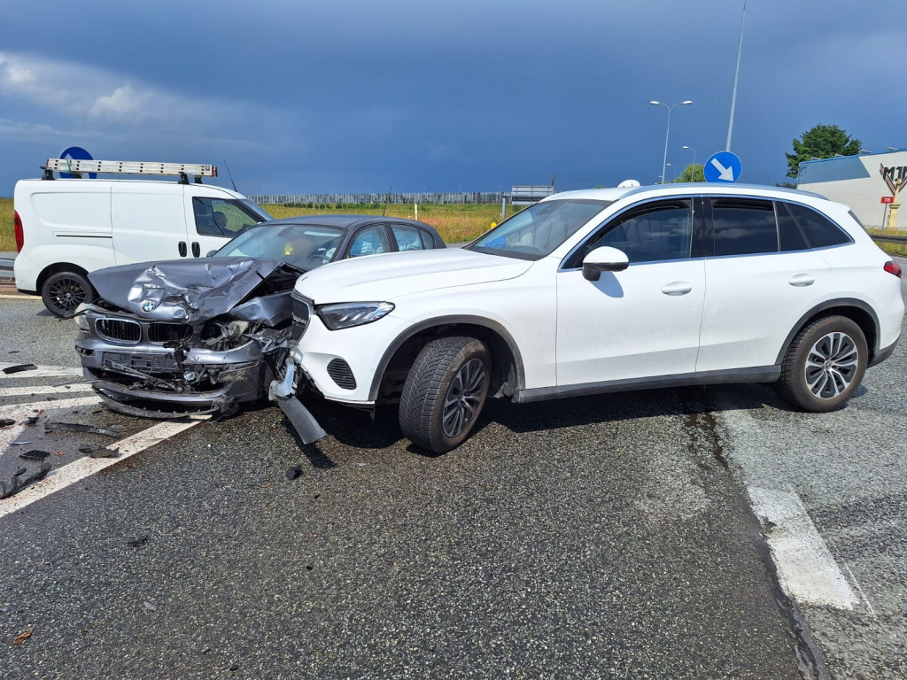 Zderzenie mercedesa i bmw