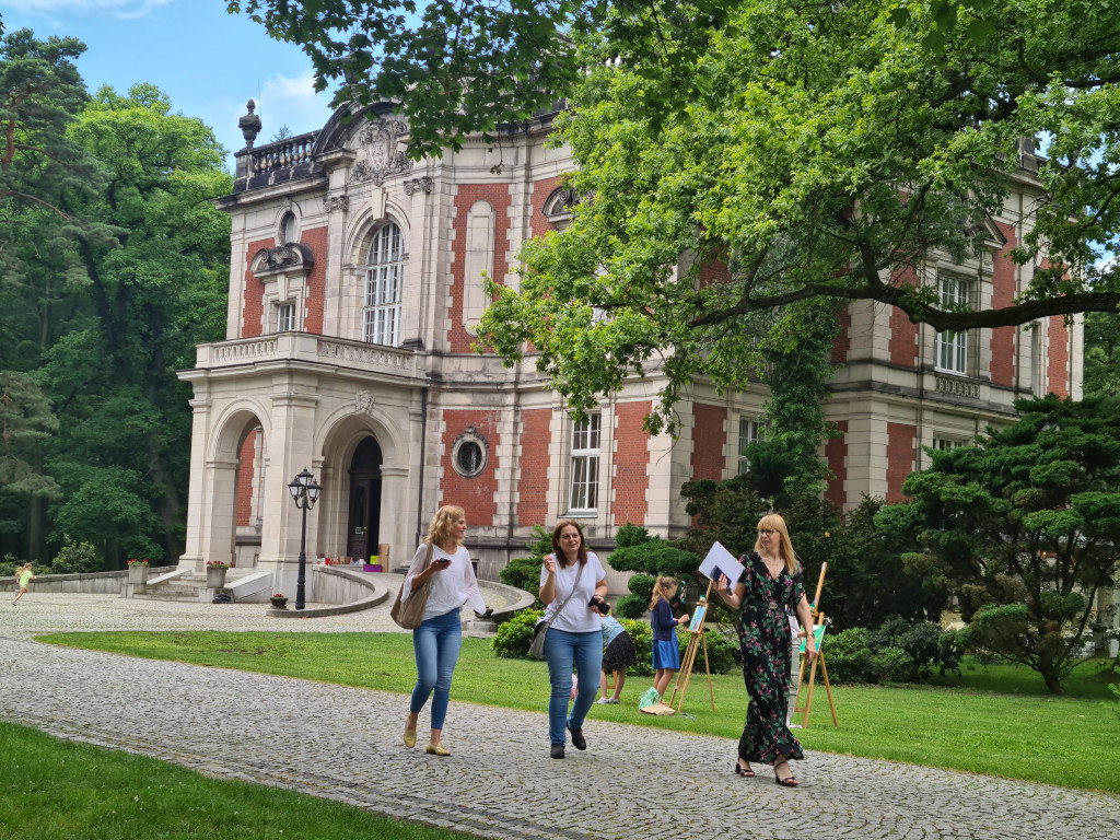 Kobiety - malarki i nasi zdolni uczniowie