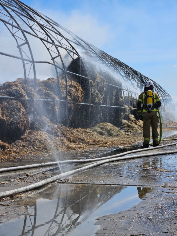 Powiat tarnogórski. Pożar w ośrodku jeździeckim