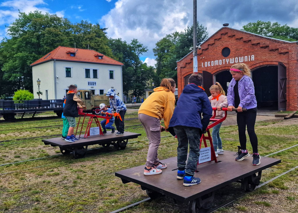 Wycieczki i zabawy. Dzieci na półkoloniach