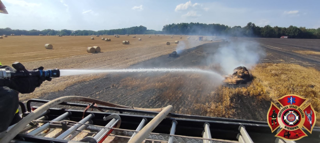 Z pożarem walczyło kilkudziesięciu strażaków i helikopter