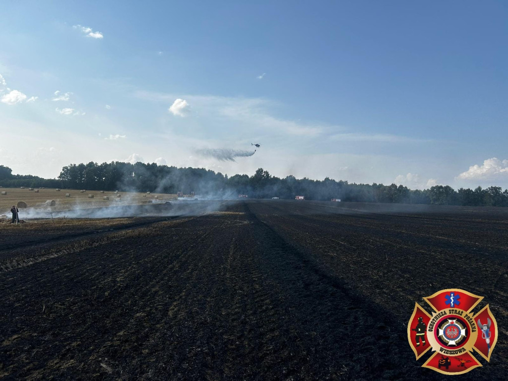 Z pożarem walczyło kilkudziesięciu strażaków i helikopter