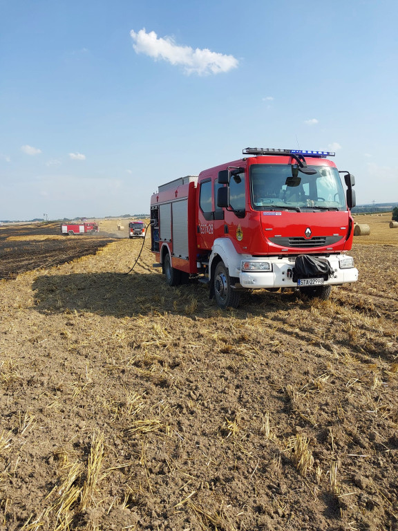 Z pożarem walczyło kilkudziesięciu strażaków i helikopter