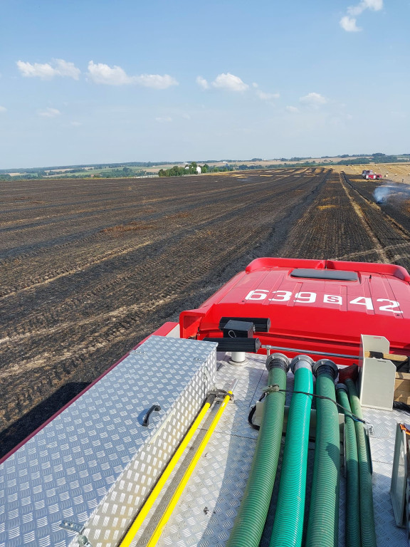 Z pożarem walczyło kilkudziesięciu strażaków i helikopter