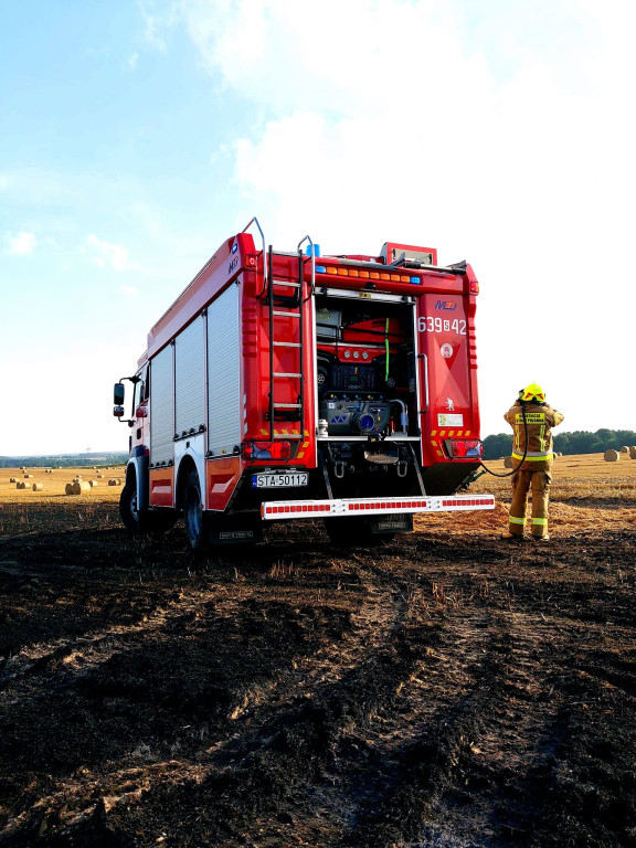 Z pożarem walczyło kilkudziesięciu strażaków i helikopter