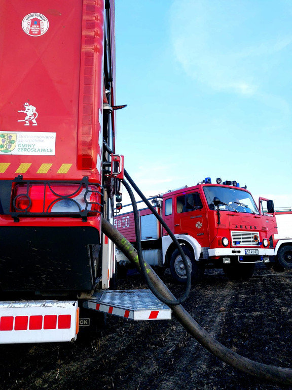 Z pożarem walczyło kilkudziesięciu strażaków i helikopter