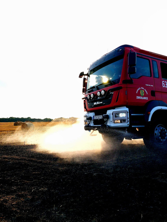 Z pożarem walczyło kilkudziesięciu strażaków i helikopter