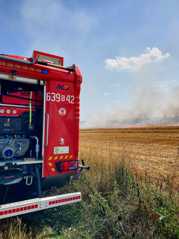 Z pożarem walczyło kilkudziesięciu strażaków i helikopter