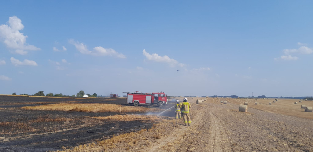 Z pożarem walczyło kilkudziesięciu strażaków i helikopter