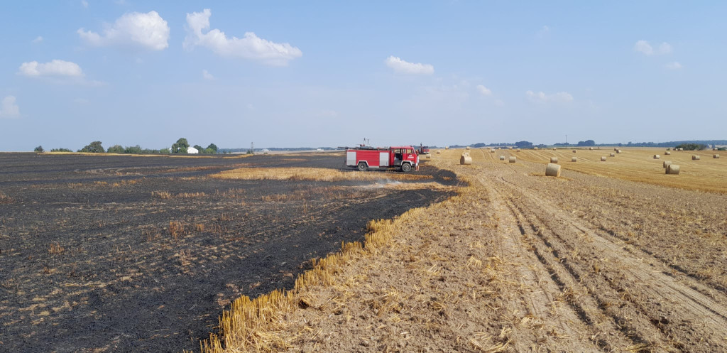 Z pożarem walczyło kilkudziesięciu strażaków i helikopter