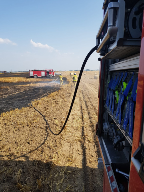 Z pożarem walczyło kilkudziesięciu strażaków i helikopter