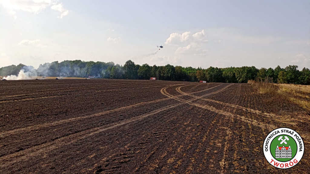 Z pożarem walczyło kilkudziesięciu strażaków i helikopter