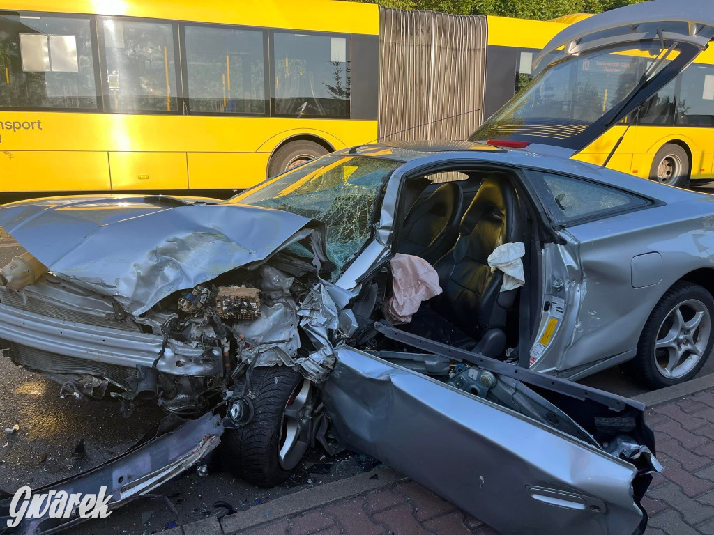 Czołowe zderzenie samochodu z autobusem M3, objazdy