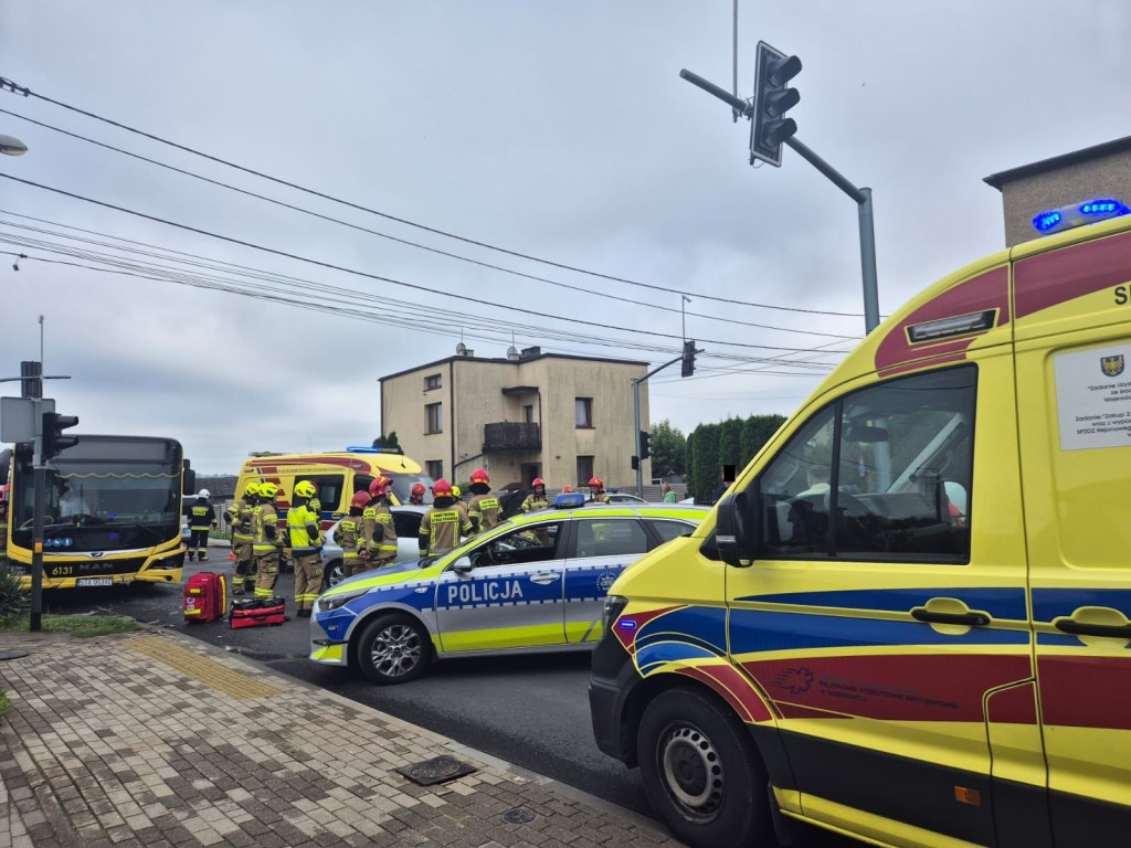 Zderzenie osobówki z autobusem