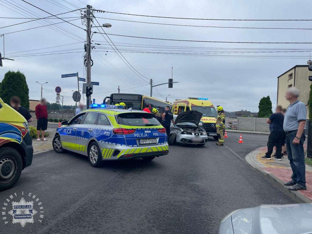 Zderzenie osobówki z autobusem