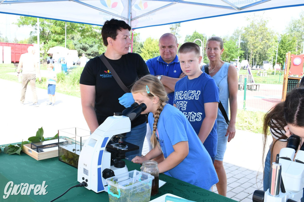 Czystsza Szarlejka, mikroskop i woda z saturatora