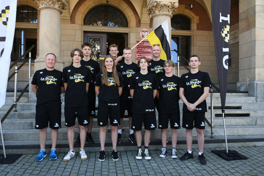 Jadą do Anglii przepłynąć kanał La Manche [FOTO]