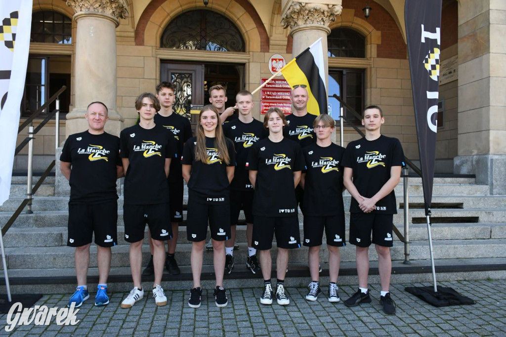 Jadą do Anglii przepłynąć kanał La Manche [FOTO]