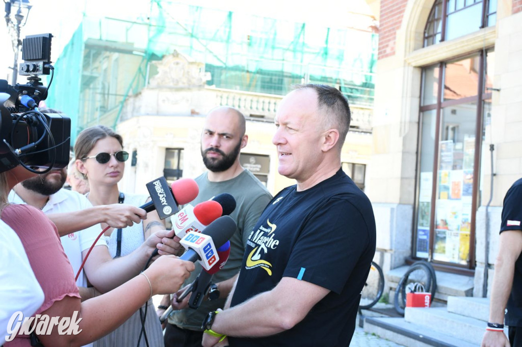 Jadą do Anglii przepłynąć kanał La Manche [FOTO]