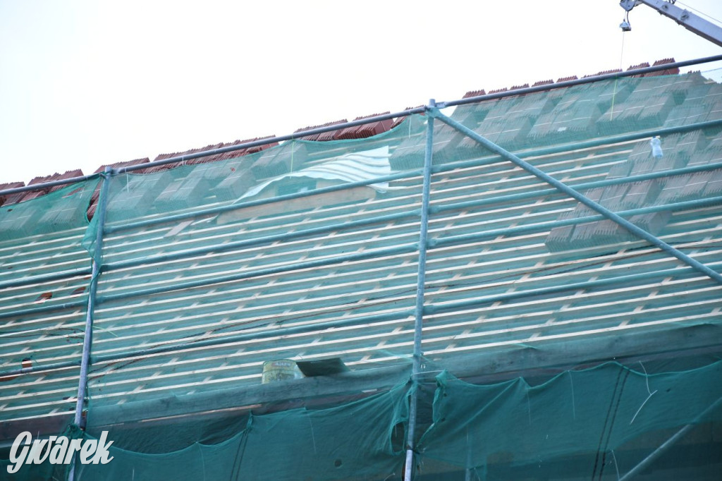 Remont dachu kamienicy pod aniołem z góry [FOTO]