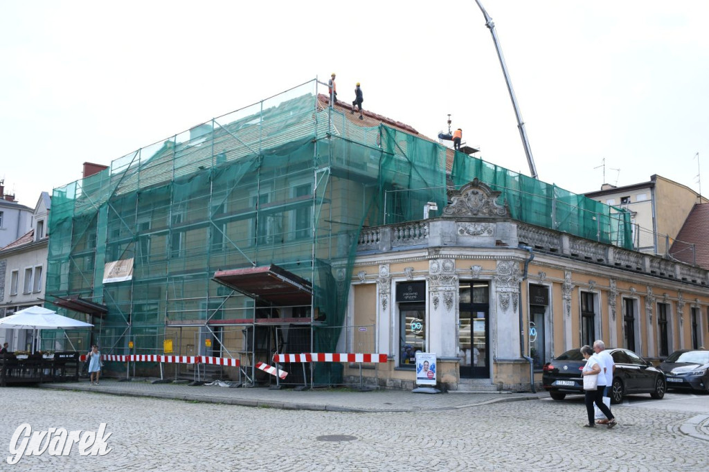 Remont dachu kamienicy pod aniołem z góry [FOTO]