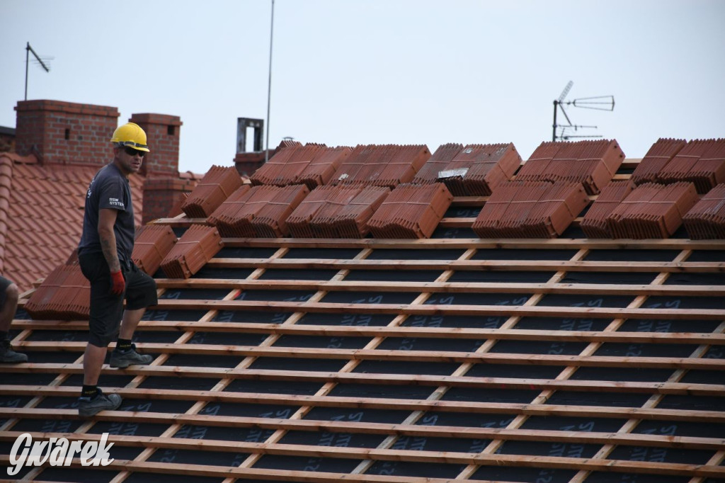 Remont dachu kamienicy pod aniołem z góry [FOTO]