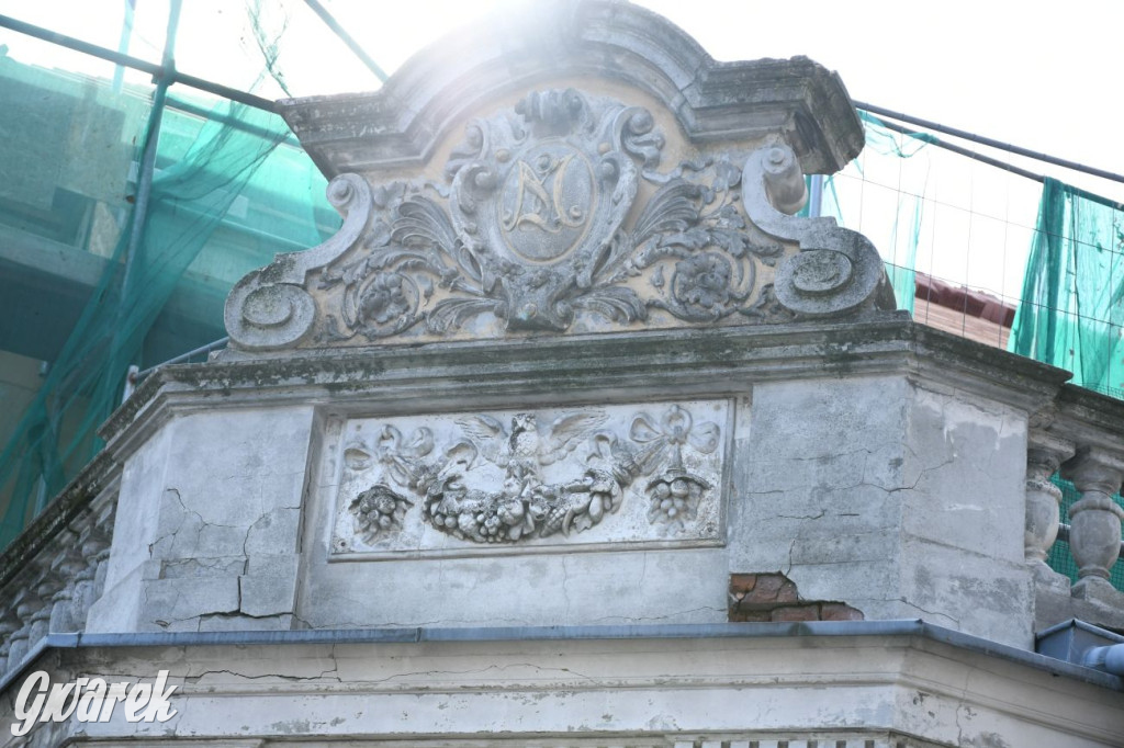 Remont dachu kamienicy pod aniołem z góry [FOTO]