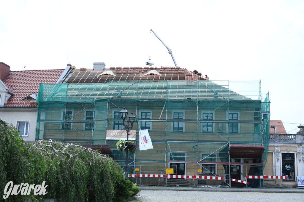 Remont dachu kamienicy pod aniołem z góry [FOTO]