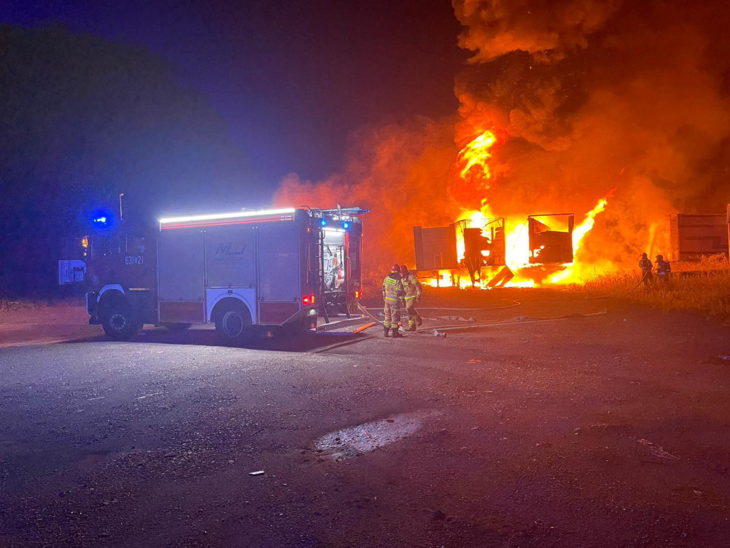 Bobrowniki Śląskie. Spłonęły naczepy. Podpalenie?