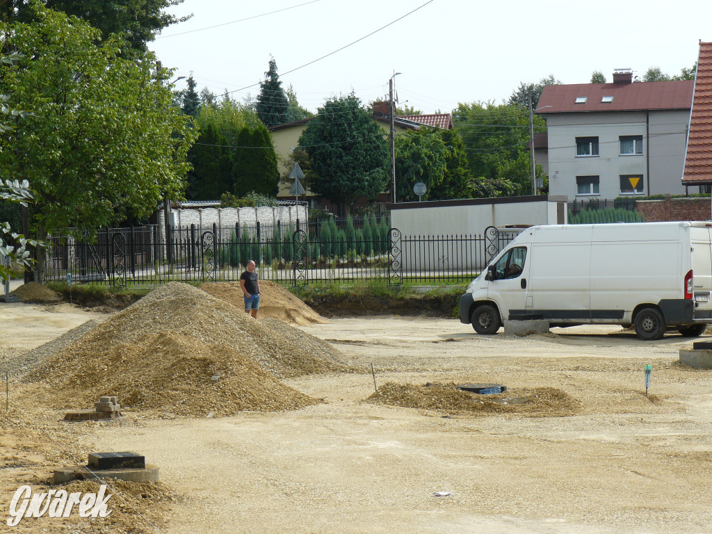 Tarnowskie Góry. Budują łącznik i miejsca postojowe