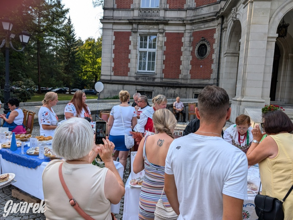 Dożynki i święto kołocza. Ciasto pyszne, Krzysztof Hanke też tak uważa