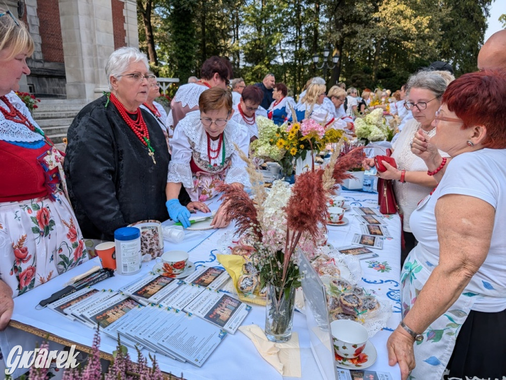 Dożynki i święto kołocza. Ciasto pyszne, Krzysztof Hanke też tak uważa