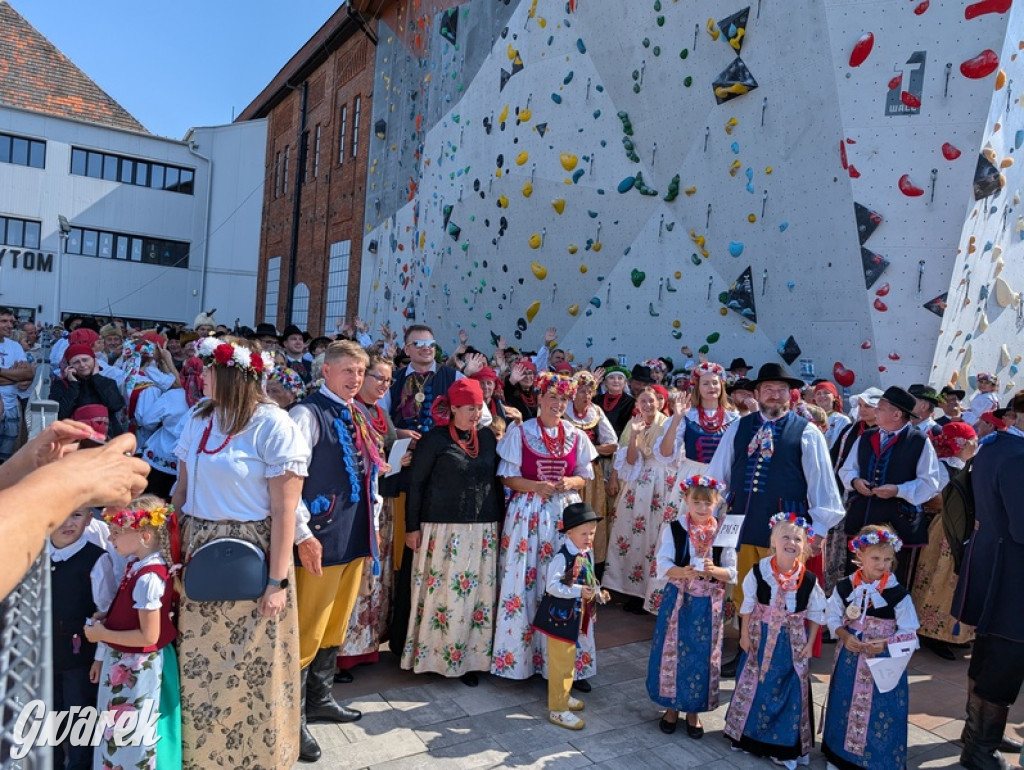 Bili rekord. Miało być 770 osób w śląskich strojach