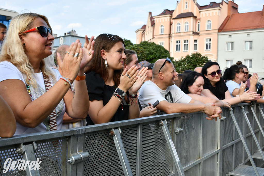 Anna Jurksztowicz, 300 chórzystów i publiczność