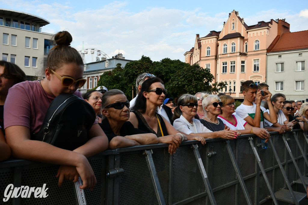 Anna Jurksztowicz, 300 chórzystów i publiczność