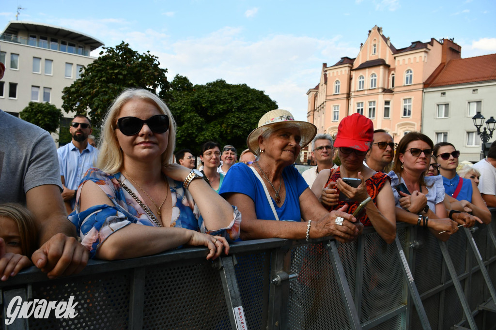 Anna Jurksztowicz, 300 chórzystów i publiczność