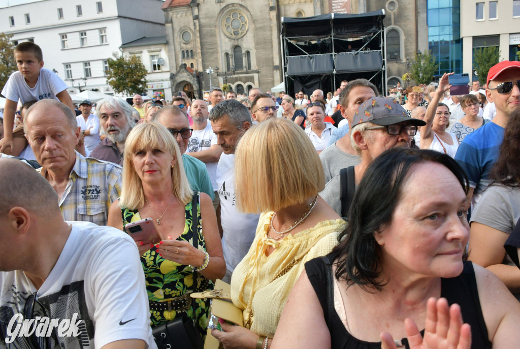 Anna Jurksztowicz, 300 chórzystów i publiczność