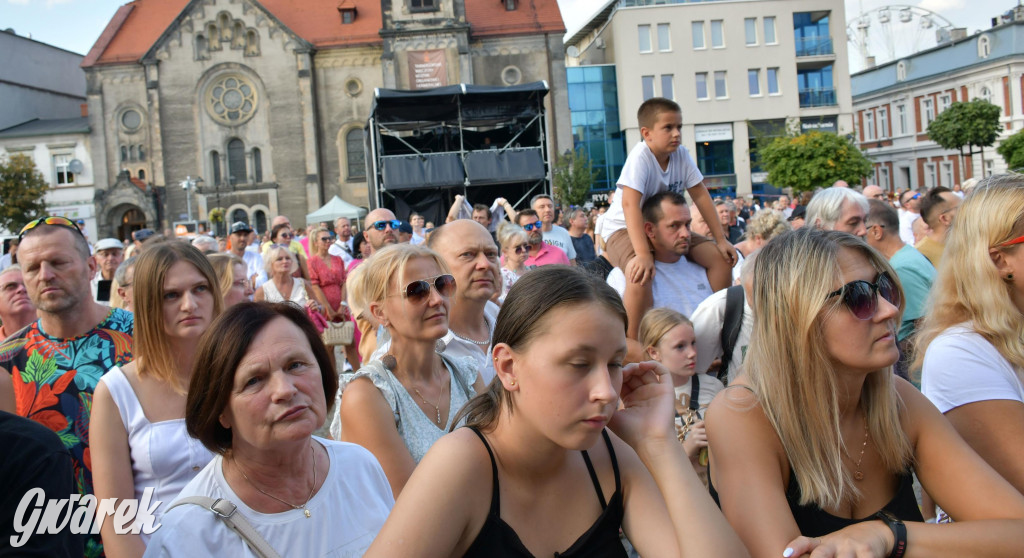 Anna Jurksztowicz, 300 chórzystów i publiczność