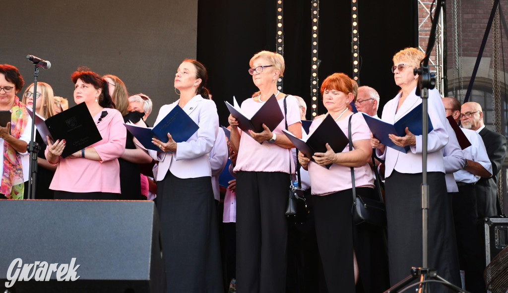 Anna Jurksztowicz, 300 chórzystów i publiczność