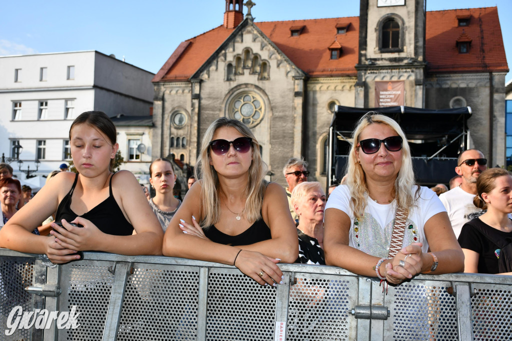 Anna Jurksztowicz, 300 chórzystów i publiczność