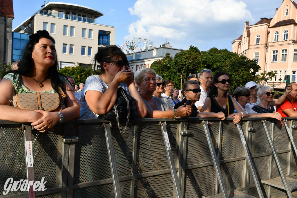 Anna Jurksztowicz, 300 chórzystów i publiczność