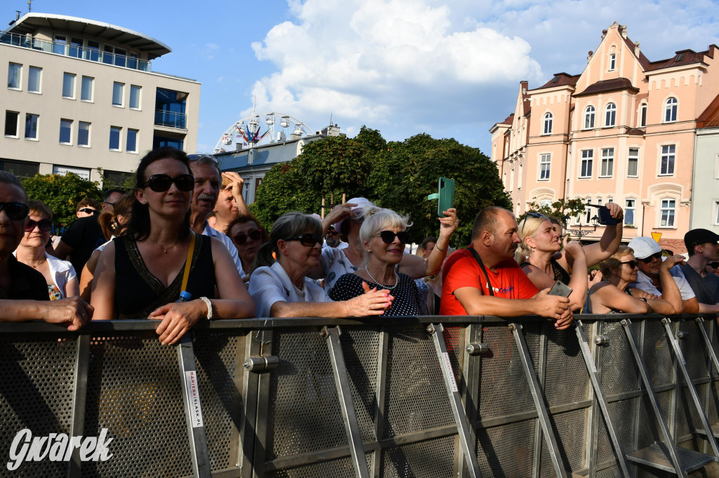 Anna Jurksztowicz, 300 chórzystów i publiczność