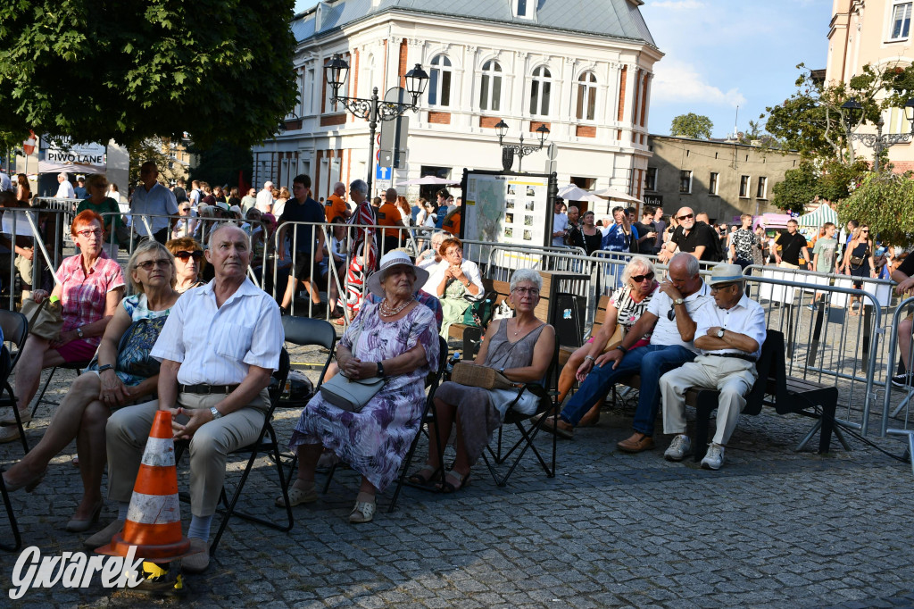 Anna Jurksztowicz, 300 chórzystów i publiczność