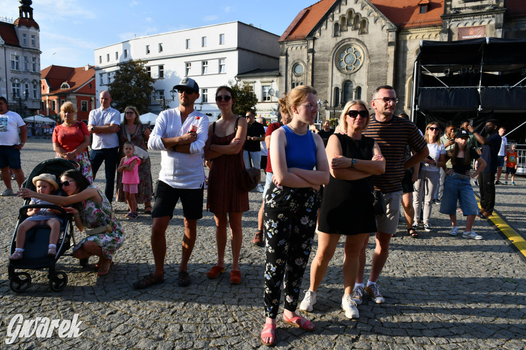 Anna Jurksztowicz, 300 chórzystów i publiczność