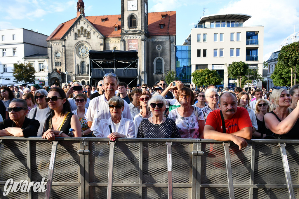 Anna Jurksztowicz, 300 chórzystów i publiczność