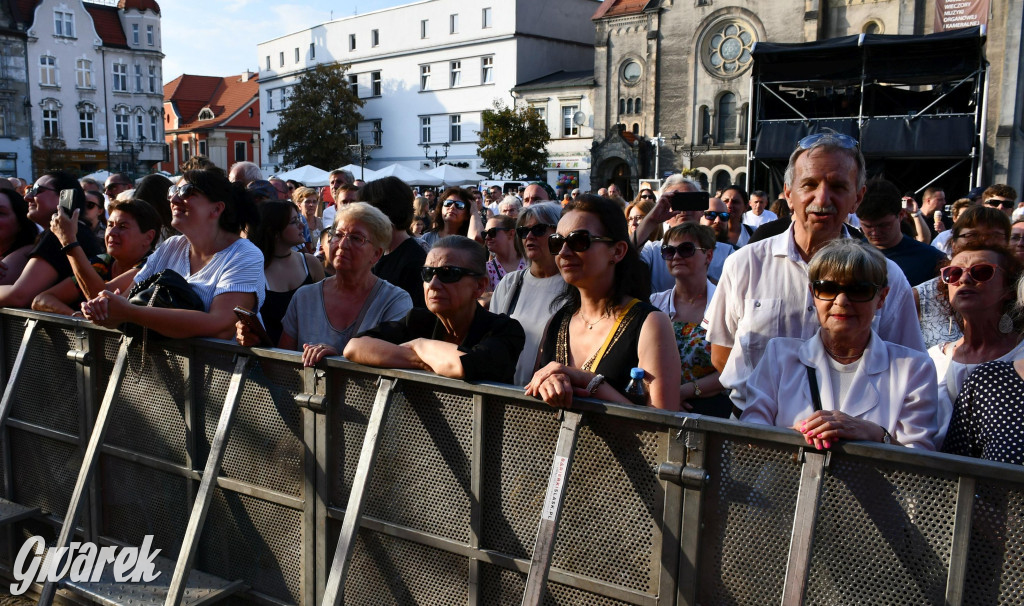 Anna Jurksztowicz, 300 chórzystów i publiczność