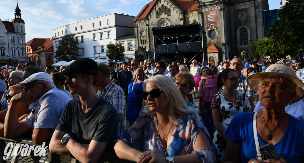 Anna Jurksztowicz, 300 chórzystów i publiczność